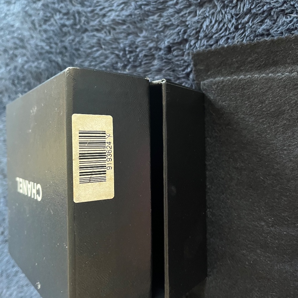 Chanel Light Pink Compact Wallet - Picture 6 of 8